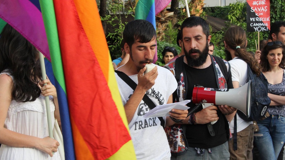 &lsquo;Hiç kimse asker doğmaz!&rsquo; Kaos GL - LGBTİ+ Haber Portalı