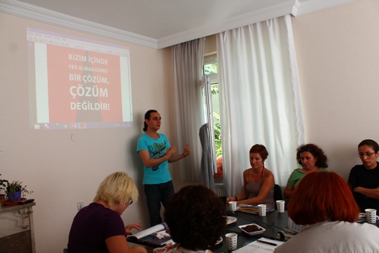 Kırmızı Şemsiye Altında İlk Buluşma Kaos GL - LGBTİ+ Haber Portalı