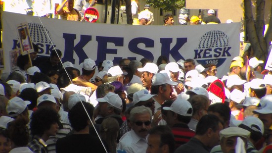 KESK&rsquo;lilerin Adliye Önünde Bekleyişleri Sürüyor Kaos GL - LGBTİ+ Haber Portalı