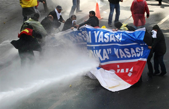 Grevi Yasaklayan Sendikalar Yasası Onaylandı Kaos GL - LGBTİ+ Haber Portalı