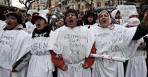 Kadın TEKEL İşçileri Kararlı: Birbirimize Söz Verdik, Burdayız! Kaos GL - LGBTİ+ Haber Portalı