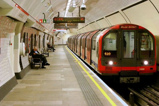 Londra Metrosu iç değerlendirme raporu: Kesintiler LGBT&rsquo;lere adaletsiz yansıyor | Kaos GL - LGBTİ+ Haber Portalı Haber