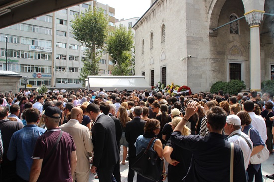 Boysan Yakar ve Zeliş Deniz&rsquo;i uğurladık Kaos GL - LGBTİ+ Haber Portalı