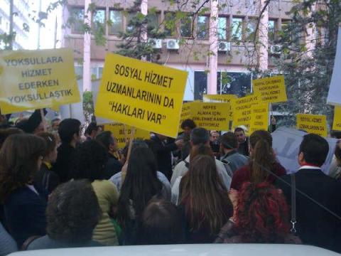 Sosyal Hizmet Uzmanları Pazartesi Günü Eylemde Kaos GL - LGBTİ+ Haber Portalı