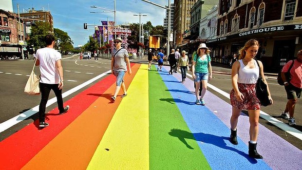 Dünya Yaya Geçitlerini Gökkuşağı Renklerine Boyuyor Kaos GL - LGBTİ+ Haber Portalı