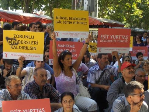 Aleviler ne (kadar) eşit? Ne (kadar) yurttaş? | Kaos GL - LGBTİ+ Haber Portalı Haber