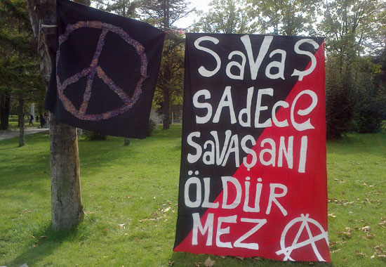 Anarşist Öğrencilerden Savaş Karşıtı Eylem Kaos GL - LGBTİ+ Haber Portalı