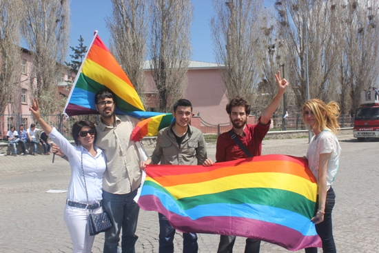 Yönelim Değil Tercih Rehberi  Ozan&rsquo;ın Kafkas&rsquo;ı Kaos GL - LGBTİ+ Haber Portalı
