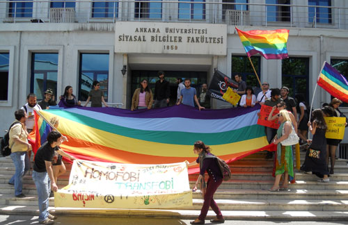 Zil çaldı, ders başlıyor: Baharı bekleyen queer teori! Kaos GL - LGBTİ+ Haber Portalı