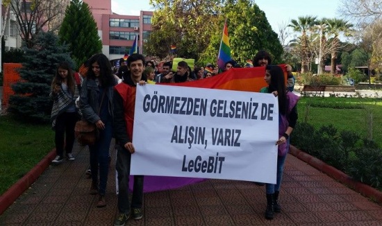 Ege&rsquo;de LGBTİ yürüyüşü: Görmezden gelseniz de alışın, varız! Kaos GL - LGBTİ+ Haber Portalı