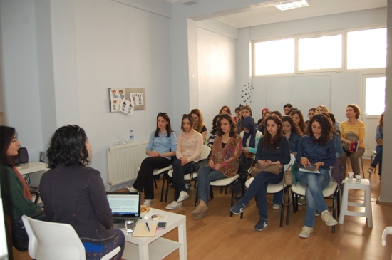 İzmir&rsquo;de Psikolojik Danışman ve Rehberler Homofobiye Karşı Bir Araya Geldi Kaos GL - LGBTİ+ Haber Portalı