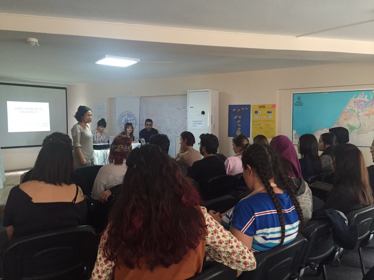 Kaos GL İzmir&rsquo;de sosyal hizmet uzmanları ile buluştu Kaos GL - LGBTİ+ Haber Portalı