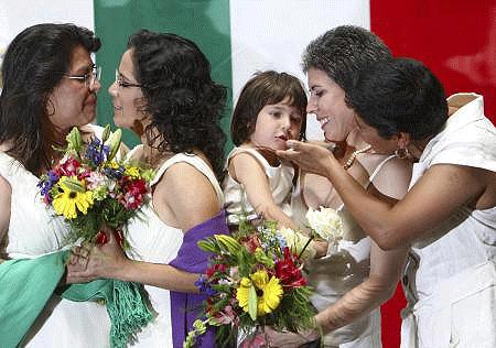Latin Amerika'da İlk Lezbiyen Evlilik Kaos GL - LGBTİ+ Haber Portalı