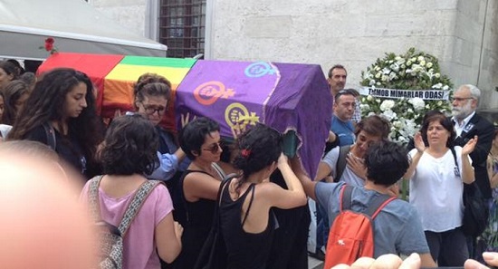 Tabuta örtülen gökkuşağına yasadışı&rsquo; ihbarı Kaos GL - LGBTİ+ Haber Portalı