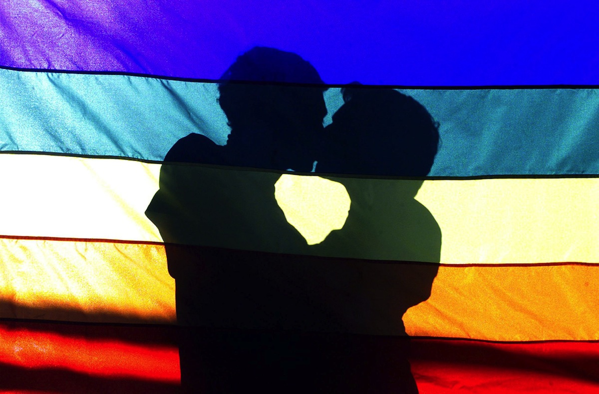 Öpüştükleri için gözaltına alındılar Kaos GL - LGBTİ+ Haber Portalı
