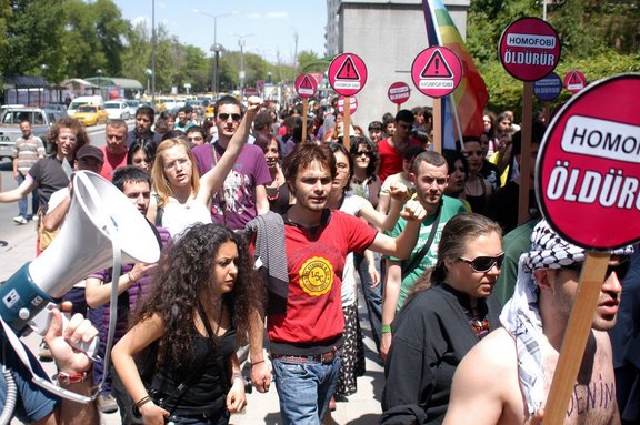&lsquo;Özgür Aileler İçin Sınıflı Toplum Yapısı Yok Edilmeli&rsquo; Kaos GL - LGBTİ+ Haber Portalı