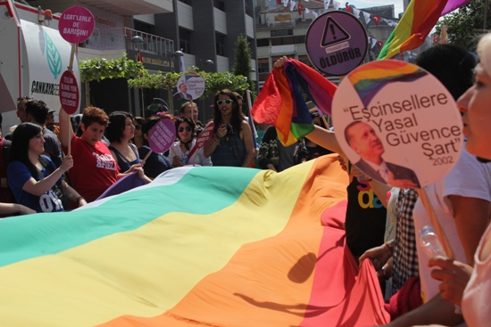 LGBT&rsquo;ler Ankara&rsquo;da Yürüdü: Anayasal Tanınma Yoksa Barış Da Yok! Kaos GL - LGBTİ+ Haber Portalı