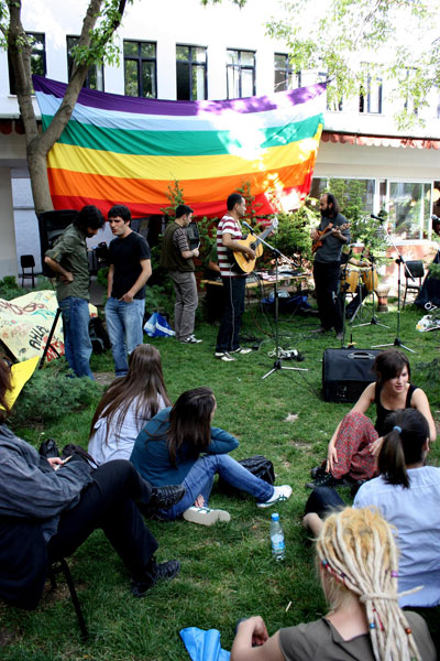 SBF&rsquo;de Arkadaş Z. Özger ile Homofobi Karşıtı Buluşma Kaos GL - LGBTİ+ Haber Portalı