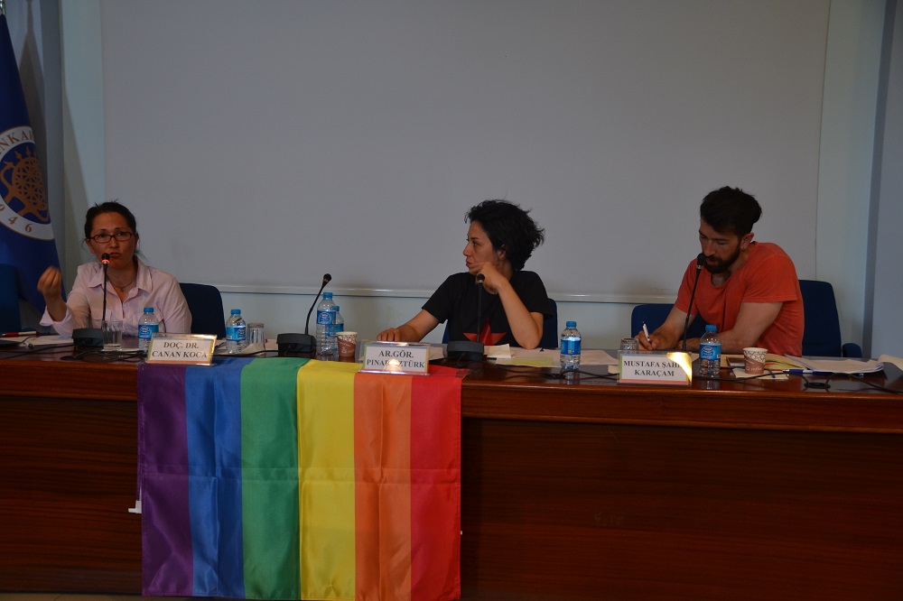 &lsquo;Erkek adam kaslı olur!&rsquo; | Kaos GL - LGBTİ+ Haber Portalı Haber