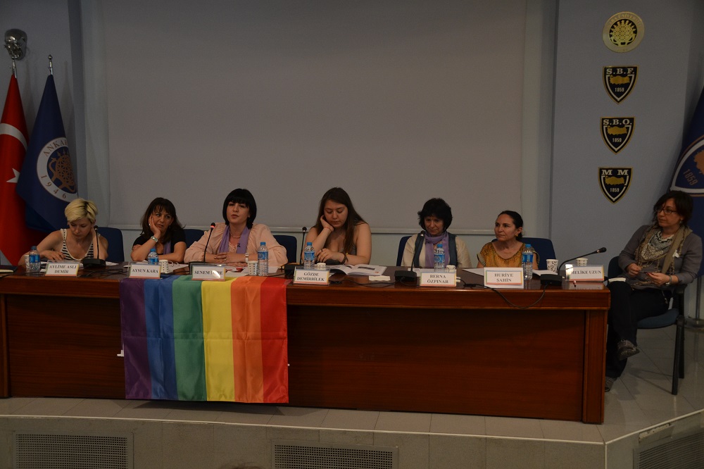 &lsquo;Anneme açılırken, oğlu kendisine açılan bir anneyle yazıştık&rsquo; Kaos GL - LGBTİ+ Haber Portalı