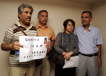 İzmir&rsquo;deki Kadın Cinayetlerinin İlk Duruşması Yapıldı Kaos GL - LGBTİ+ Haber Portalı