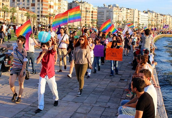"İzmir Onur Yürüyüşü&rsquo;nde hep beraber zırıldayalım" Kaos GL - LGBTİ+ Haber Portalı