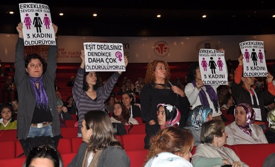 Kadınlar, Başbakan Erdoğan'ı Neden Protesto Ettiler? Kaos GL - LGBTİ+ Haber Portalı