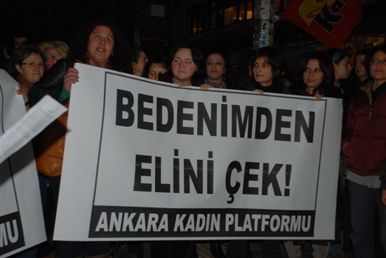 &lsquo;Dekoltem Tecavüze Davetiye Değildir&rsquo; Kaos GL - LGBTİ+ Haber Portalı