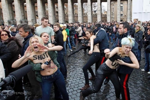 FEMEN&rsquo;den Papa&rsquo;ya: Homofobiksin, Kapa Çeneni! Kaos GL - LGBTİ+ Haber Portalı