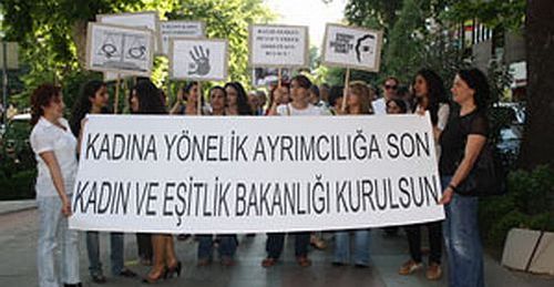 Kadın Bakanlığı Kaldırıldı, Kadın Örgütleri Öfkeli Kaos GL - LGBTİ+ Haber Portalı