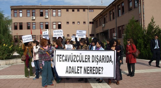 Feministler: &lsquo;Tecavüzcüler Dışarıda, Adalet Nerede?&rsquo; Kaos GL - LGBTİ+ Haber Portalı