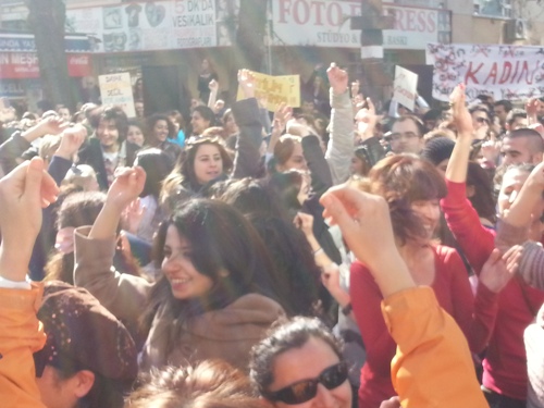 Vajina Demekten Utanmayan Kadınlar Ankara&rsquo;da da Dans Ettiler Kaos GL - LGBTİ+ Haber Portalı