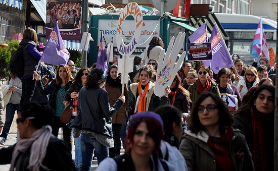 Ankara&rsquo;da kadınlar 8 Mart yürüyüşü için "valilik kararı" tanımadılar! Kaos GL - LGBTİ+ Haber Portalı