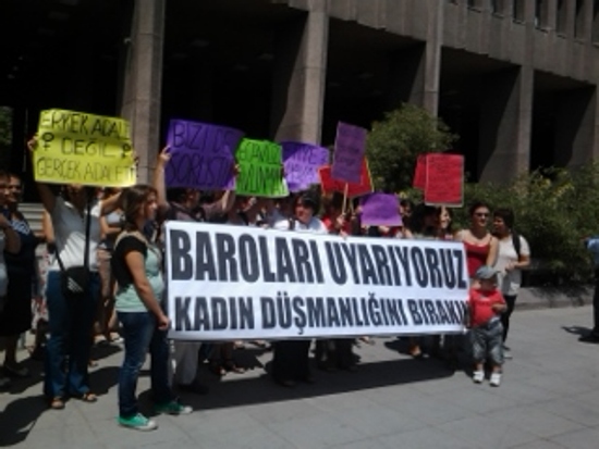 &lsquo;Baroları Uyarıyoruz Kadın Düşmanlığını Bırakın&rsquo; Kaos GL - LGBTİ+ Haber Portalı