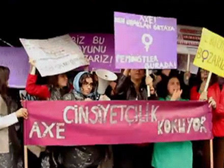 Boğaziçili Kadınlardan &lsquo;Axe Etkisi&rsquo;ne Feminist Tepki! Kaos GL - LGBTİ+ Haber Portalı