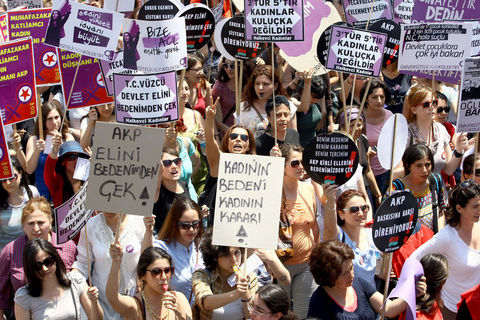 &lsquo;Rahatsız Erkekler&rsquo;den Kürtaj Yasağına Karşı Çağrı Kaos GL - LGBTİ+ Haber Portalı