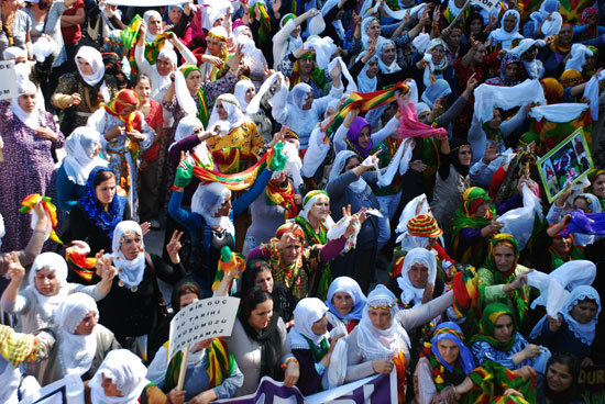 "Savaşa Giden Bütçe Kadınlara ve LGBT&rsquo;lere Ayrılsın!" Kaos GL - LGBTİ+ Haber Portalı