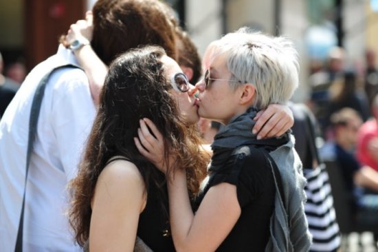 Çiftler Arasında &lsquo;En İyisi&rsquo;: Eşcinsel, Mutlu, Çocuksuz Kaos GL - LGBTİ+ Haber Portalı