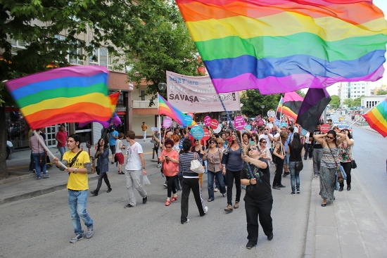 Yeni Yıl LGBT&rsquo;ler İçin Yasama mı Yas mı Getirecek? Kaos GL - LGBTİ+ Haber Portalı