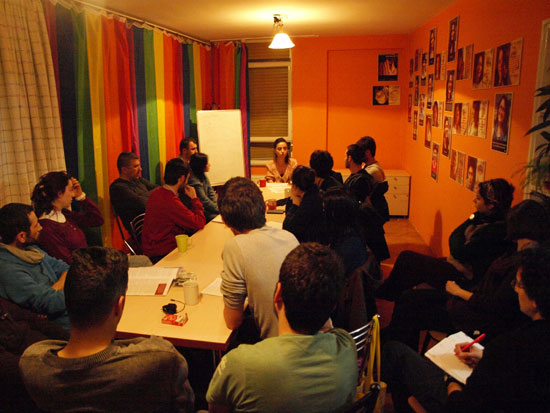 Eşitlik Mücadelesinden Hayatta Kalmaya Gönül İndirmeye mi? Kaos GL - LGBTİ+ Haber Portalı