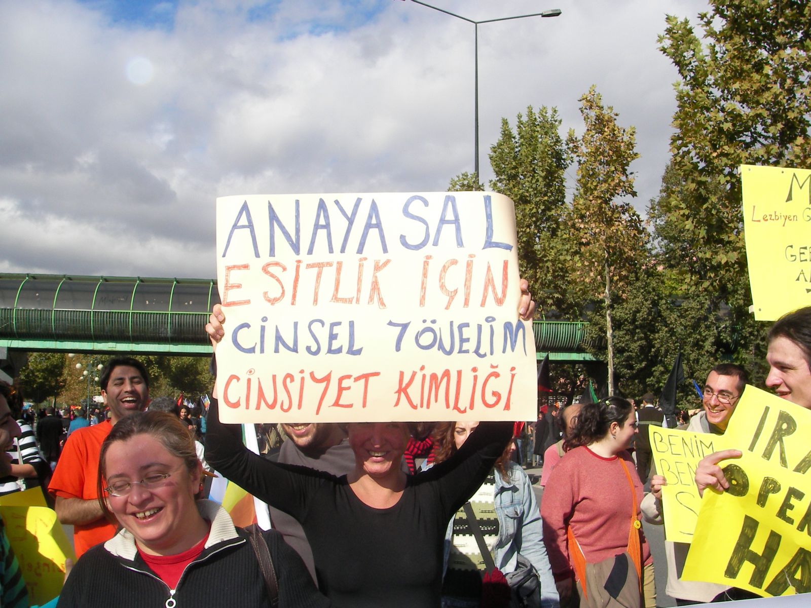 AKP ve MHP Anayasadaki &rsquo;Eşitlik&rsquo; Maddesine &rsquo;Cinsel Yönelim&rsquo; Eklenmesine Karşı Çıktı | Kaos GL - LGBTİ+ Haber Portalı Haber