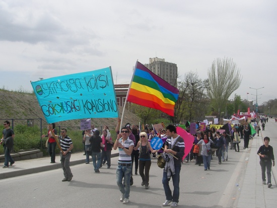 1 Mayıs Meydanında Gökkuşağı Koalisyonu Kaos GL - LGBTİ+ Haber Portalı