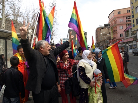 Kürtlere Kürtlüklerinin Geri Verilmesi Gerekiyor! Kaos GL - LGBTİ+ Haber Portalı