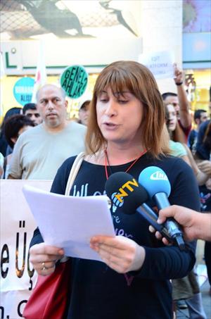 Avcılar&rsquo;daki Transfobi İzmir&rsquo;de de Protesto Edildi Kaos GL - LGBTİ+ Haber Portalı