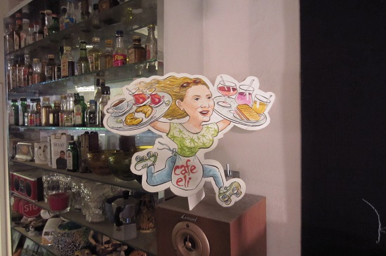 İzmir&rsquo;de özgür dönüşüme açık bir alan: Cafe Eli | Kaos GL - LGBTİ+ Haber Portalı Haber