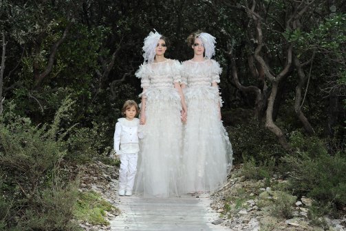 Lezbiyen Gelinler Chanel Moda Şovunu Salladı | Kaos GL - LGBTİ+ Haber Portalı Haber
