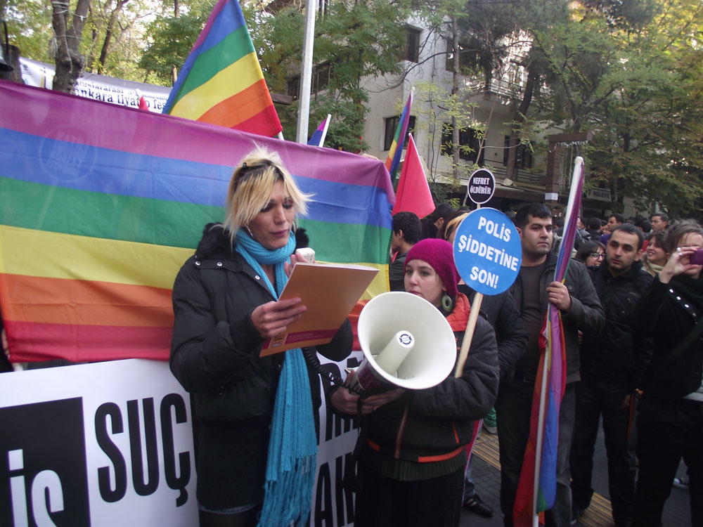 &lsquo;Travestiyiz, Buradayız! Alışın Alışın Gitmiyoruz!&rsquo; | Kaos GL - LGBTİ+ Haber Portalı Haber
