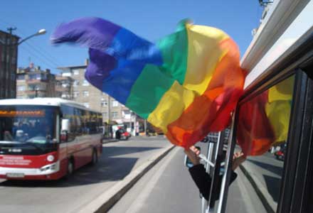 Rainbow Bus against Homophobia from Istanbul to Ankara! Kaos GL - News Portal for LGBTI+