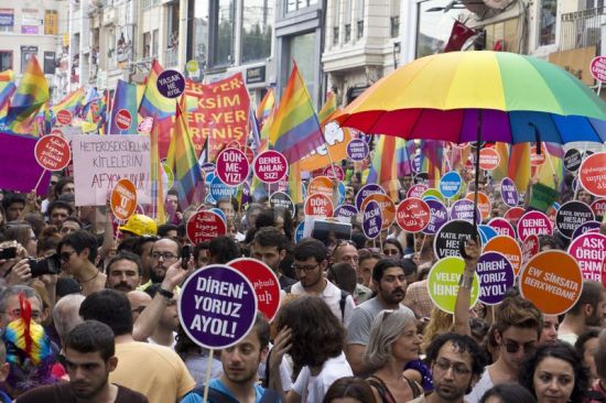 &lsquo;Ünlüler&rsquo; LGBTİ Onur Yürüyüşü&rsquo;ne Çağırıyor! Kaos GL - LGBTİ+ Haber Portalı