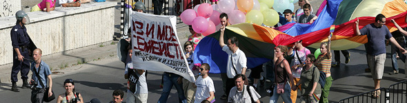 Bombalar altında Onur Yürüyüşü Kaos GL - LGBTİ+ Haber Portalı